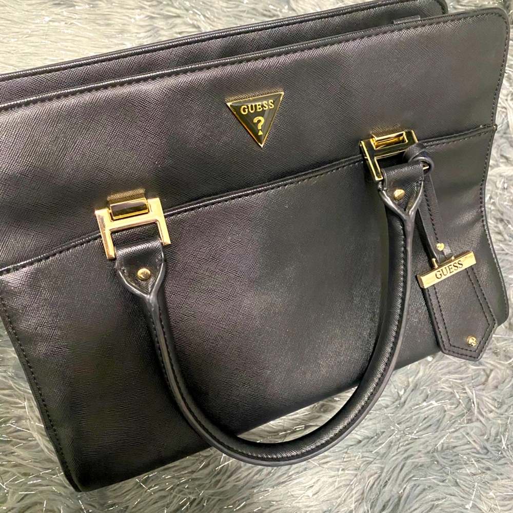 GUESS PURSE